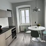 Apartament Corner House