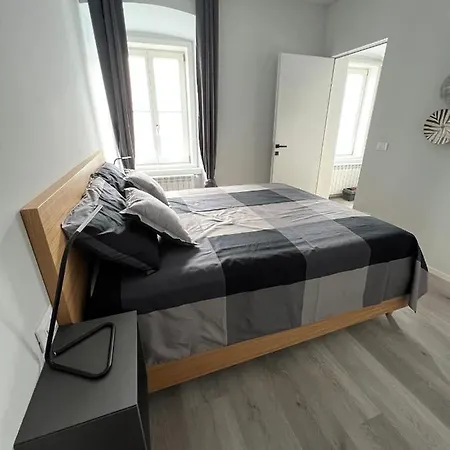 Apartament Corner House *