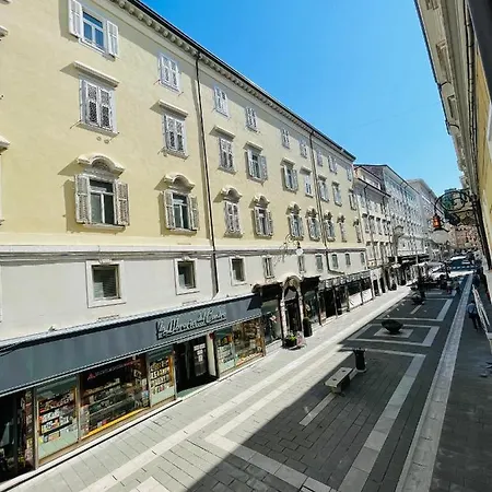 Central Corner House Triest